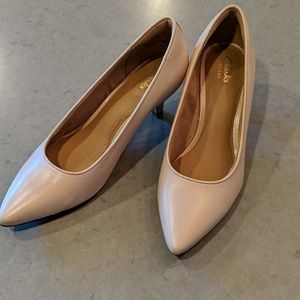 Clark's kitten heel pumps 7.5
